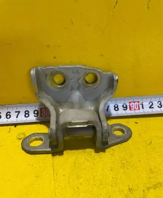 Nissan Note (E11) Front door lower hinge 6789