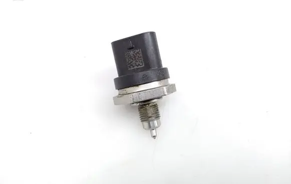 Mercedes-Benz A W176 Fuel pressure sensor A278153072B 0261545102