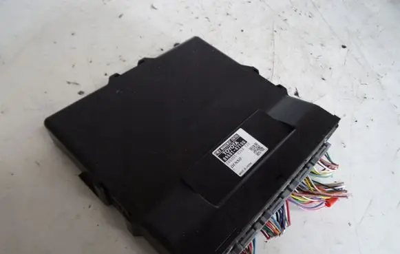 Toyota Prius (XW30) Engine control unit/module 8968147100