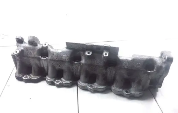 Toyota Corolla Verso E121 Intake manifold