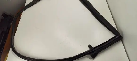 Tesla Model 3 Rubber seal front door (on door) 109050000L
