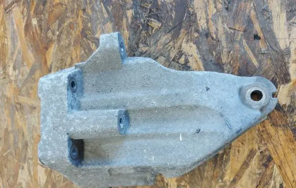 Mercedes-Benz Vito Viano W447 Engine mounting bracket A6512235704