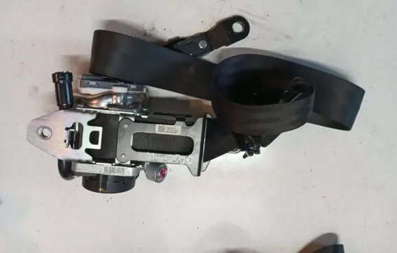 Volvo XC90 Front seatbelt 39818841