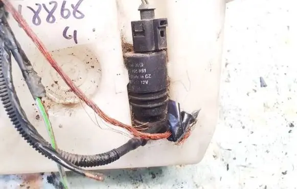 Skoda Octavia Mk2 (1Z) Windscreen/windshield washer pump