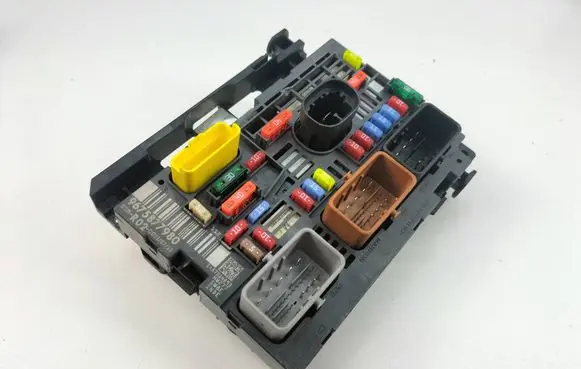 Citroen C4 Grand Picasso Fuse box set 9675877980