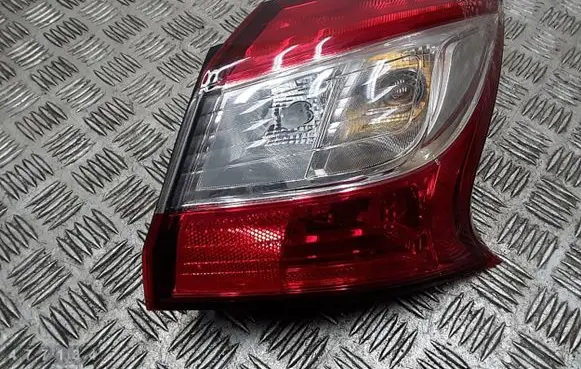 Nissan Pulsar Rear/tail lights 22018066