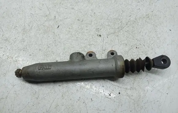 Mercedes-Benz 190 W201 Clutch master cylinder 0012953106