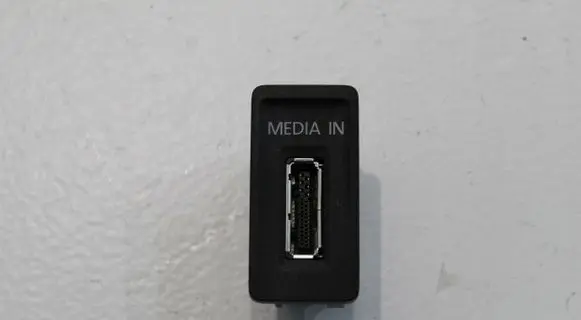 Volkswagen Golf VII USB socket connector 5G0035222A