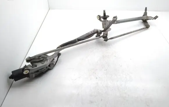 Honda CR-V Front wiper linkage 