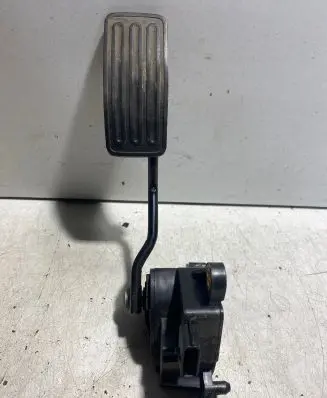 Nissan Qashqai Accelerator throttle pedal