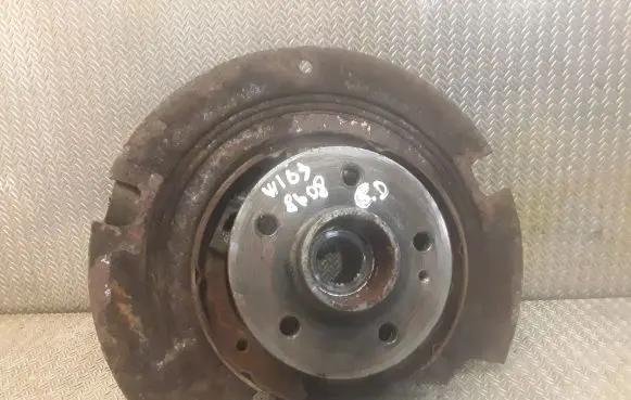 Mercedes-Benz ML W163 Rear wheel hub 1633500208 A1633500208