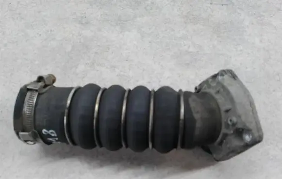 Opel Zafira B Intercooler hose/pipe 13223597