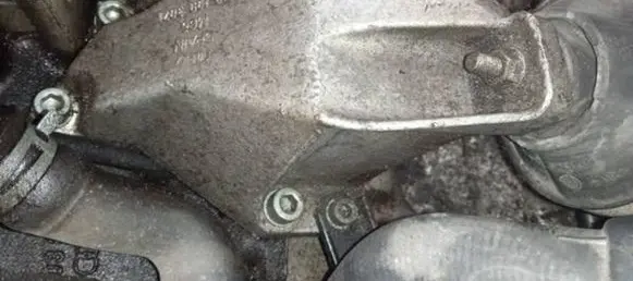 Volkswagen PASSAT B5 Engine mounting bracket 8D0199307C