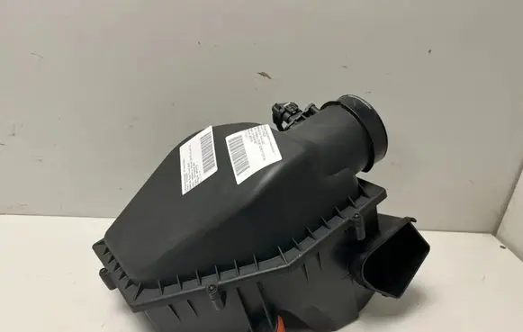 BMW 6 G32 Gran Turismo Air filter box 7643301