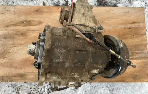 Nissan Patrol Y60 Gearbox transfer box case 3310020J53
