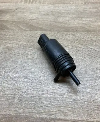 BMW 5 E39 Windscreen/windshield washer pump 8377612