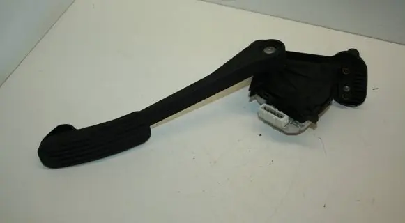 Volvo XC70 Accelerator throttle pedal 30683516 6PV00853712