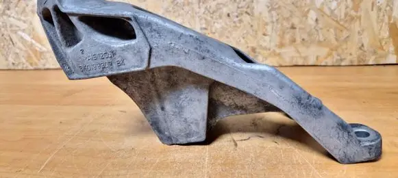 Audi A4 S4 B8 8K Engine mounting bracket 8k0199307