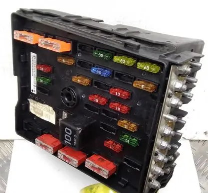 Volkswagen PASSAT B6 Fuse box set 3C0937125 63592777 3C0971249