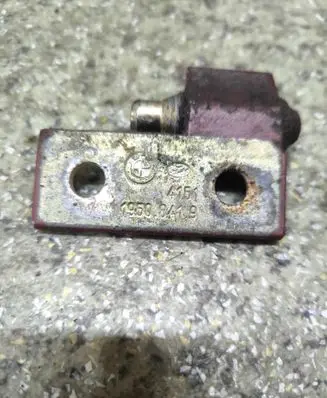 BMW 7 E32 Front door upper hinge 19511393 19511399