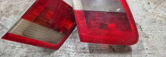 Tailgate rear/tail lights