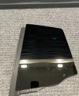 Tesla Model X Rear vent window glass 43R004553