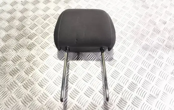 Volkswagen PASSAT B8 Front seat headrest 
