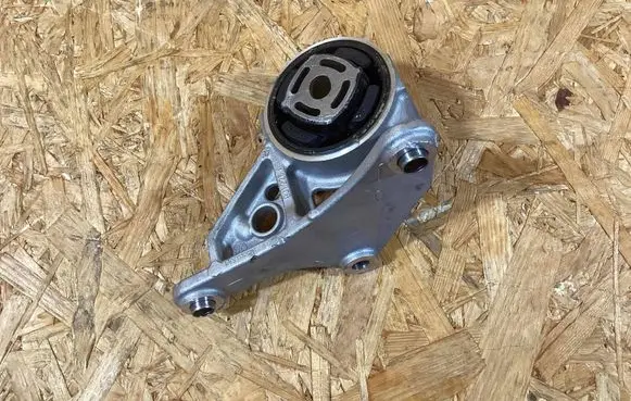 Engine mount bracket