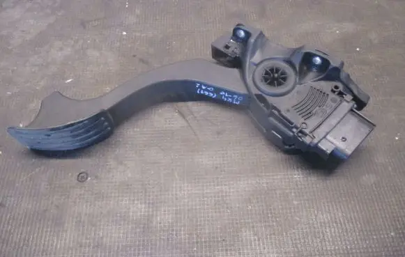 Ford Mondeo MK IV Accelerator throttle pedal 6G929F836RC 6PU00922014