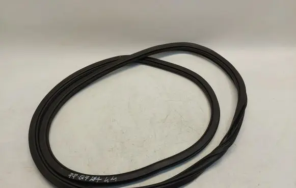 Audi Q7 4M Front door rubber seal 