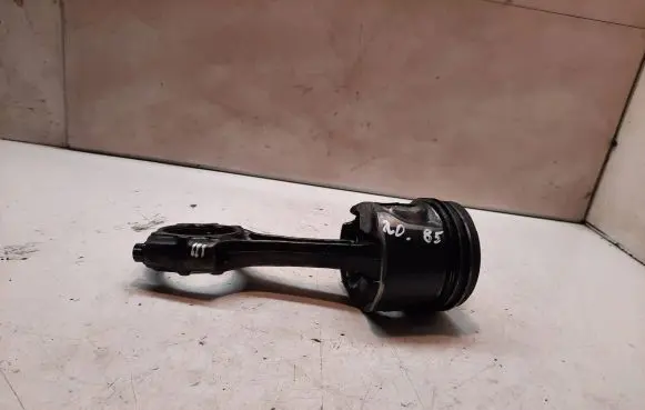 Toyota Corolla Verso E121 Piston with connecting rod 82L106