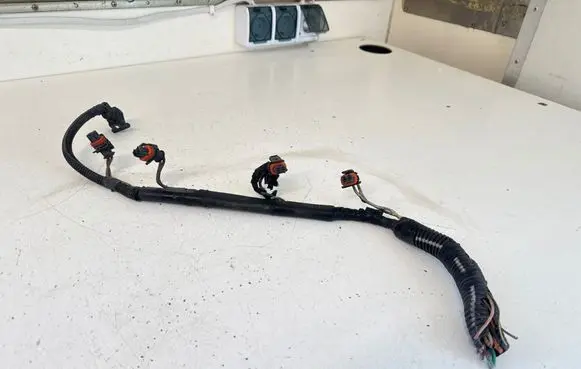 Opel Vivaro Fuel injector wires
