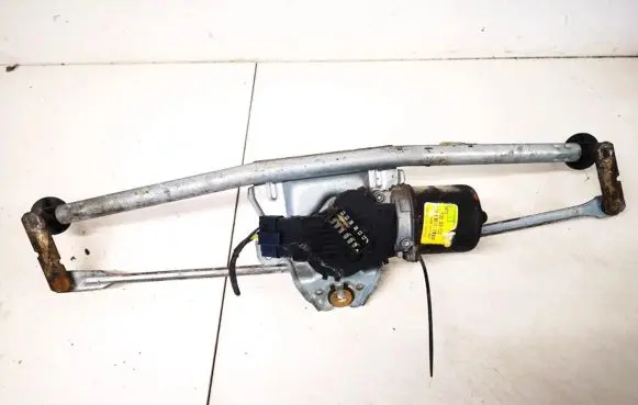 Renault Kangoo I Front wiper linkage and motor
