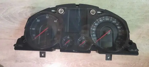 Volkswagen PASSAT B6 Speedometer (instrument cluster) 3C0