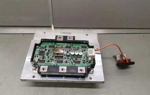 Voltage converter inverter