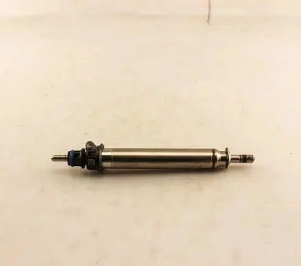 Mercedes-Benz GLE W167 Fuel injector A2560700187