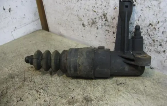 Clutch slave cylinder