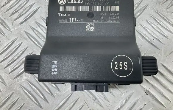 Audi TT TTS Mk2 Gateway control module 1K0907530P