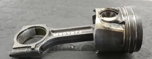 Renault Laguna III Piston with connecting rod 10653