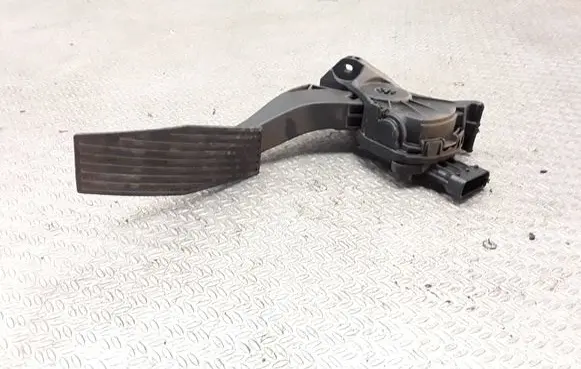 Opel Insignia A Accelerator throttle pedal 13237352