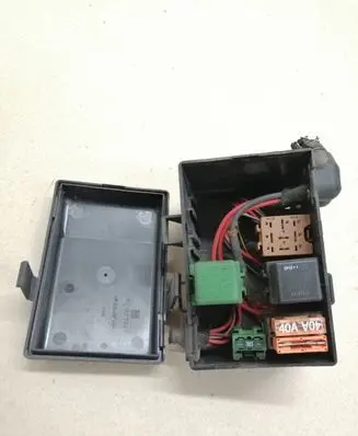 Opel Zafira A Fuse module 90560119