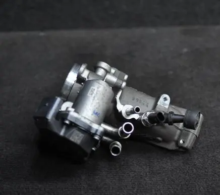 Audi A5 8T 8F Throttle valve 04L128063P