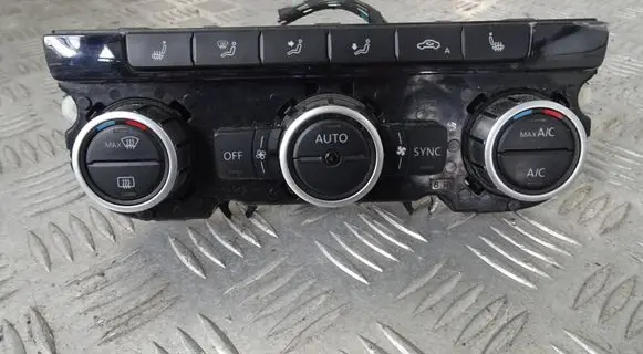 Volkswagen PASSAT B7 Climate control/heater control trim 3AA907044BB
