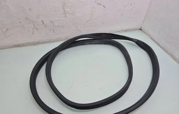 Skoda Fabia Mk2 (5J) Front door rubber seal 