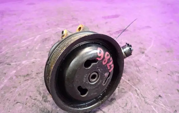 Ford Fiesta Power steering pump 4AD2703