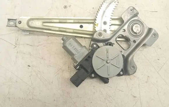 Mitsubishi Lancer VIII Rear door window regulator with motor