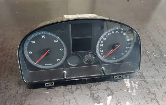 Speedometer (instrument cluster)