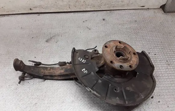 Volkswagen Touareg I Front wheel hub spindle knuckle 