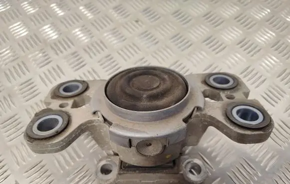 Volvo V60 Engine mount bracket HL8070M08