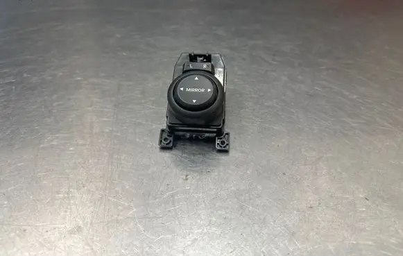 Wing mirror switch